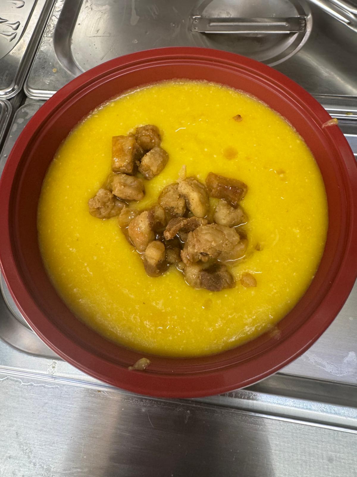 Harina de maíz tierno — tender cornmeal topped with pork